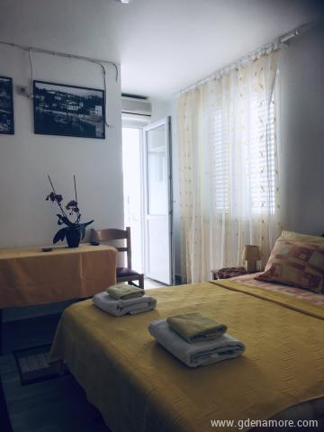 Soba 3 u Apartmani Kostić, privatni smeštaj u mestu Herceg Novi, Crna Gora